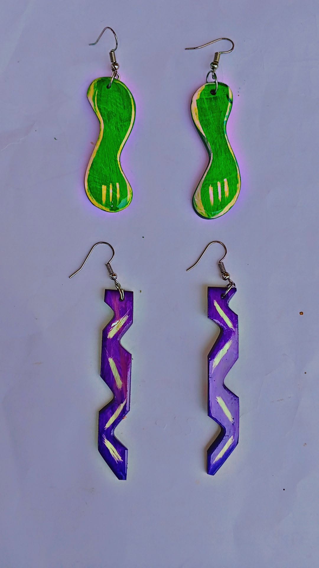 Boucles d'oreilles artisanales colorées vertes et violettes