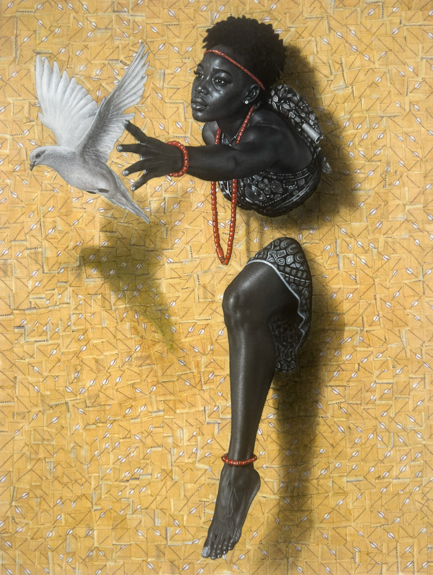 Œuvre de Hopex John : figure féminine, colombe et cauris sur fond doré