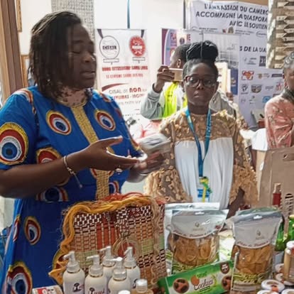 Présentation des produits transformés Kindak sur un stand d'exposition
