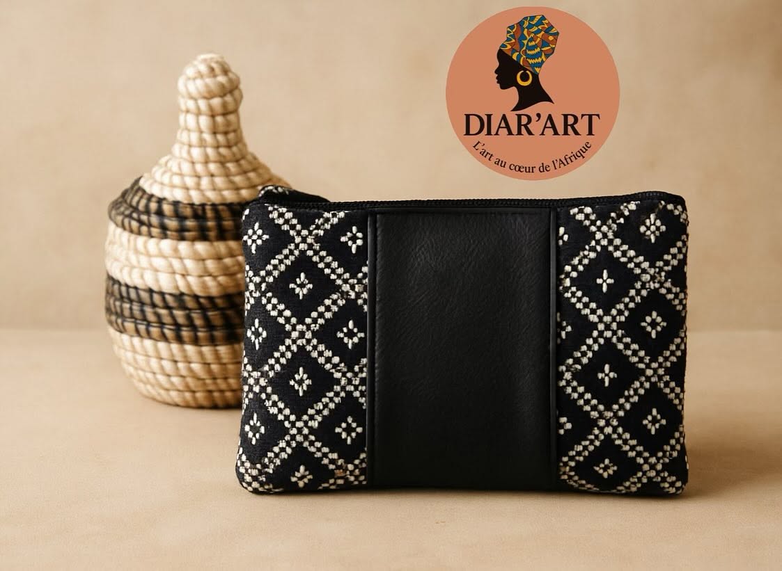 Pochette en tissu noir à motifs losanges blancs et cuir noir