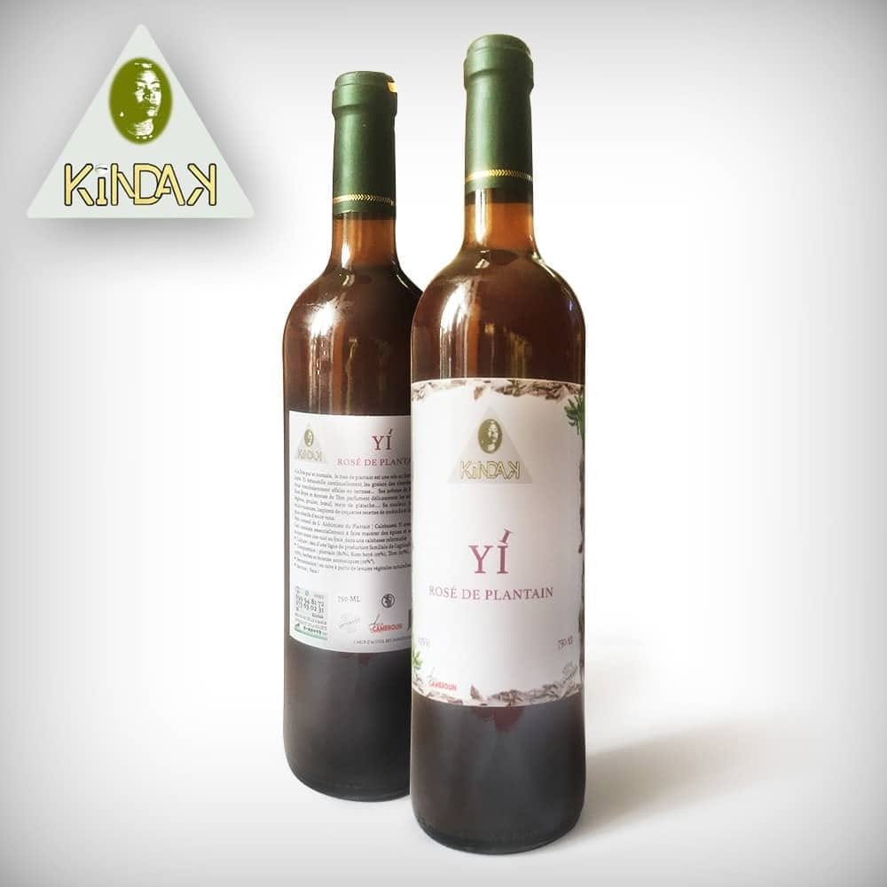 Deux bouteilles YÍ, rosé de plantain Kindak